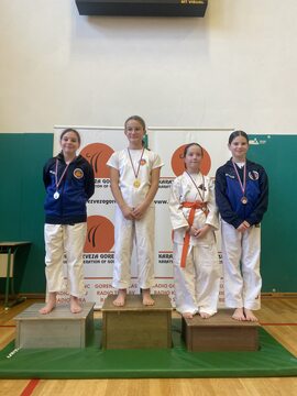 Živa Kristan 1. mesto, Polona Bajc 2. mesto in Ajna samardžić 3. mesto v borbah